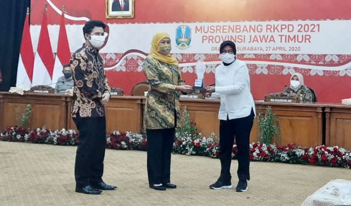 Surabaya Raih Kota Terbaik I PPD di Provinsi Jatim Tahun 2020 Surabaya Raih Kota Terbaik I PPD di Provinsi Jatim Tahun 2020
