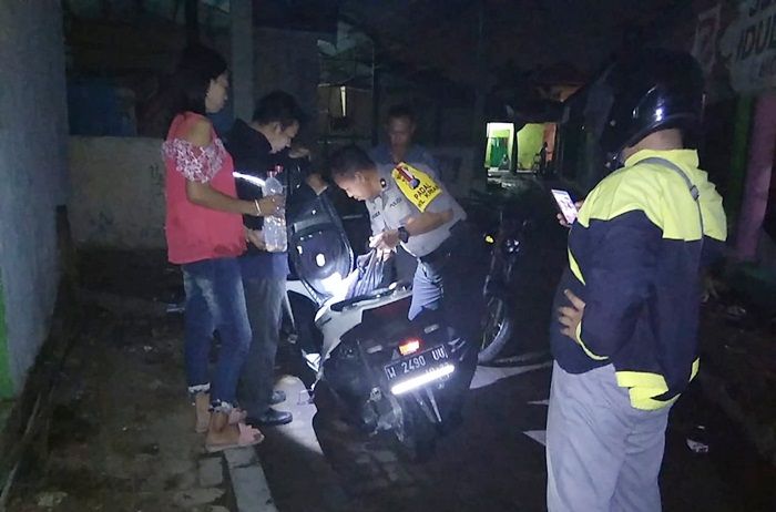 Razia Miras, Polsek Krian Sidoarjo Amankan 39 Botol Berbagai Merek Razia Miras, Polsek Krian Sidoarjo Amankan 39 Botol Berbagai Merek