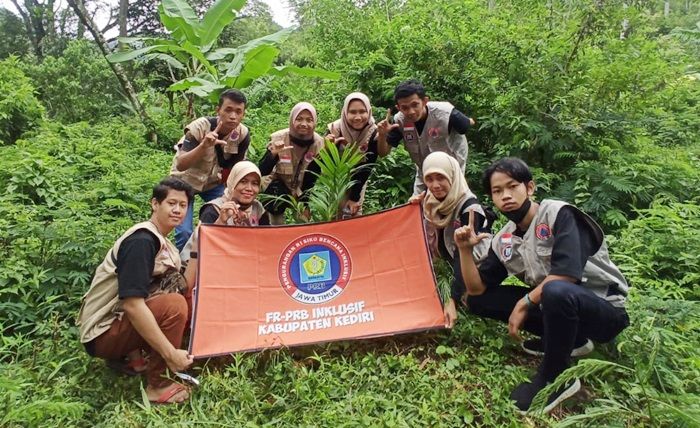 Gandeng Relawan, Brimob Kompi C Kediri Gelar Penanaman 1.000 Bibit Pohon di Lereng Wilis Gandeng Relawan, Brimob Kompi C Kediri Gelar Penanaman 1.000 Bibit Pohon di Lereng Wilis