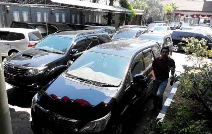 Areal Minim Parkiran, Halaman Pemkot Mojokerto jadi Sesak Areal Minim Parkiran, Halaman Pemkot Mojokerto jadi Sesak