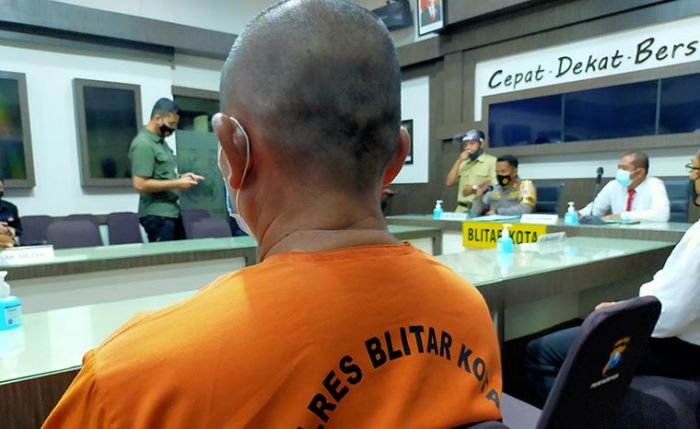 Oknum Tokoh Agama Pelaku Pencabulan dan Persetubuhan Ditahan, Sebuah Sajadah Jadi Barang Bukti Oknum Tokoh Agama Pelaku Pencabulan dan Persetubuhan Ditahan, Sebuah Sajadah Jadi Barang Bukti