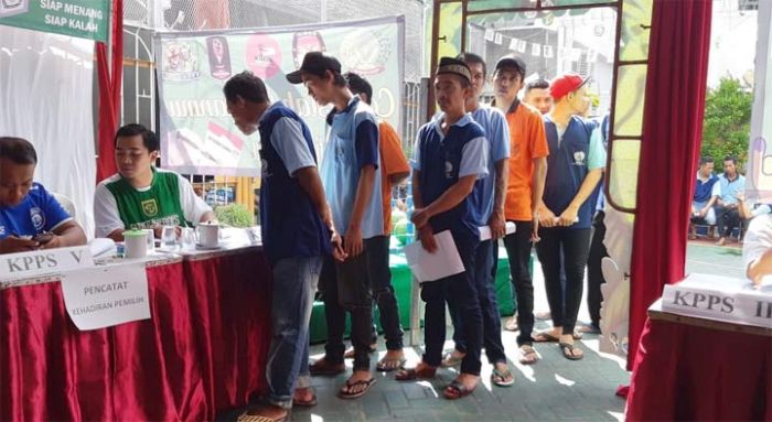 Bertemakan Arema dan Persebaya, Ratusan Warga Binaan Lapas Klas IIA Sidoarjo Ikut Mencoblos Bertemakan Arema dan Persebaya, Ratusan Warga Binaan Lapas Klas IIA Sidoarjo Ikut Mencoblos