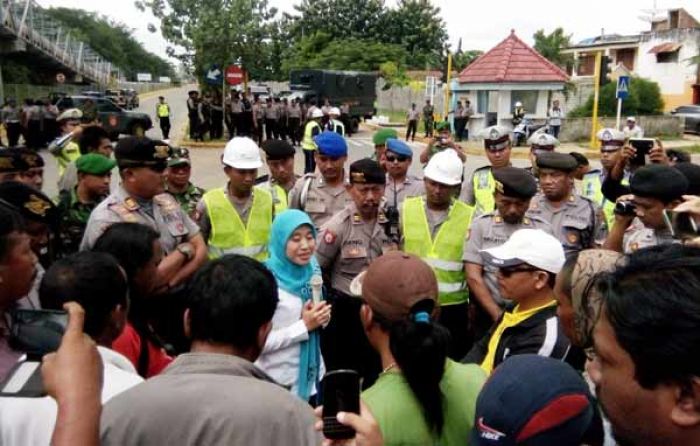 Dinilai Ingkar Janji, Warga Ancam Geruduk Pabrik Semen Holcim di Tuban Dinilai Ingkar Janji, Warga Ancam Geruduk Pabrik Semen Holcim di Tuban