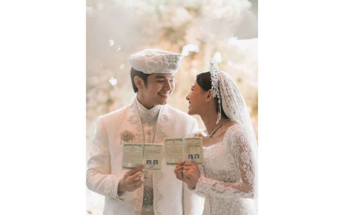 Kejutkan Penggemarnya, Angga Yunanda Resmi Menikah dengan Shenina Cinnamon Kejutkan Penggemarnya, Angga Yunanda Resmi Menikah dengan Shenina Cinnamon