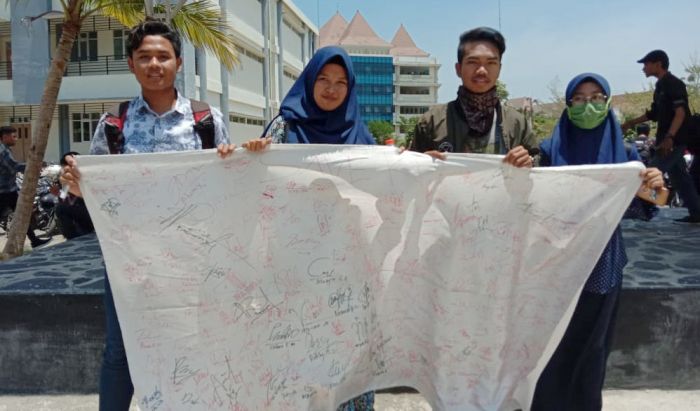 Tolak Revisi UU KPK dan RUU KUHP, Mahasiswa UTM Gelar Aksi Solidaritas 1.000 Tanda Tangan Tolak Revisi UU KPK dan RUU KUHP, Mahasiswa UTM Gelar Aksi Solidaritas 1.000 Tanda Tangan
