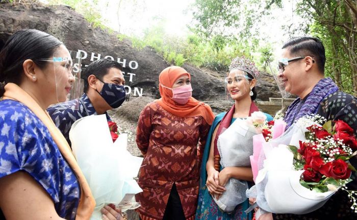 Dhoho Street Fashion ke-6: Gubernur Jatim Tantang Tenun Ikat Kediri Jadi Souvenir Tingkat Nasional