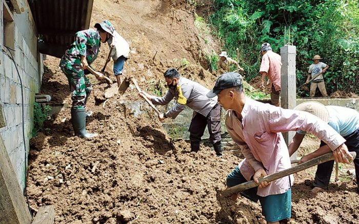 Pak Slamet Sekeluarga Selamat dari Bencana Longsor di Doko Blitar