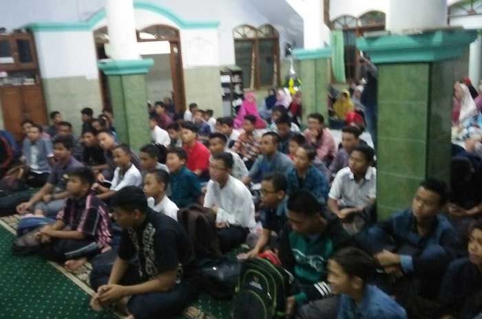 LDII Gresik Pilih Bermunajat untuk Isi Pergantian Tahun Baru 2018 LDII Gresik Pilih Bermunajat untuk Isi Pergantian Tahun Baru 2018
