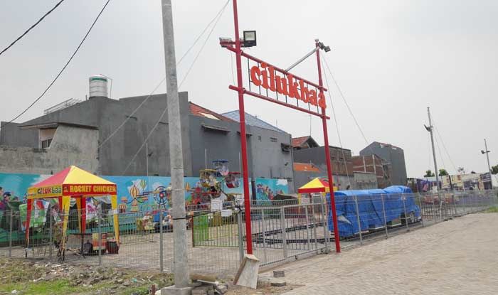 Dinilai Ganggu Ketenangan, Warga GKB Gresik Protes Arena Bermain Cilukbaa Dinilai Ganggu Ketenangan, Warga GKB Gresik Protes Arena Bermain Cilukbaa