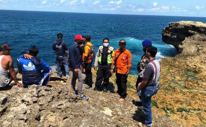 Pemancing Hilang Tergulung Ombak Pantai Keben Tebing Loncor di Blitar Selatan Pemancing Hilang Tergulung Ombak Pantai Keben Tebing Loncor di Blitar Selatan