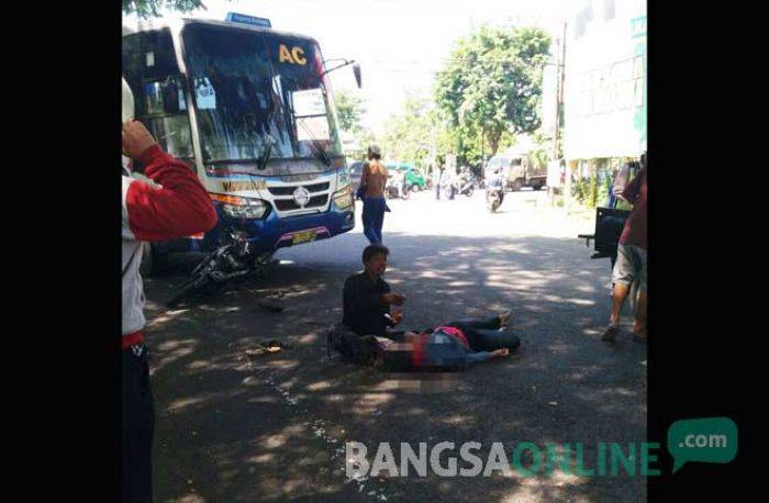 Lawan Arus, Sepeda Motor Tertabrak Bus Sugeng Rahayu di Jalan Masuk Terminal Kepuhsari, Satu Tewas