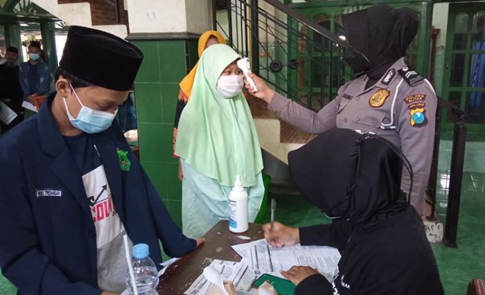 Ratusan Santri Ponpes di Kabupaten Blitar Jalani Vaksinasi Covid-19 Ratusan Santri Ponpes di Kabupaten Blitar Jalani Vaksinasi Covid-19