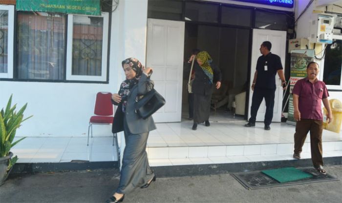 Sekda Gresik Mangkir dari Pemeriksaan, Kejari Bidik Tersangka Baru di Kasus OTT BPPKAD Sekda Gresik Mangkir dari Pemeriksaan, Kejari Bidik Tersangka Baru di Kasus OTT BPPKAD