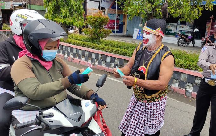 Ops Zebra Semeru di Ngawi, Wayang Orang Ajak Pengguna Jalan Tertib Berlalu Lintas dan Patuh 5M Ops Zebra Semeru di Ngawi, Wayang Orang Ajak Pengguna Jalan Tertib Berlalu Lintas dan Patuh 5M
