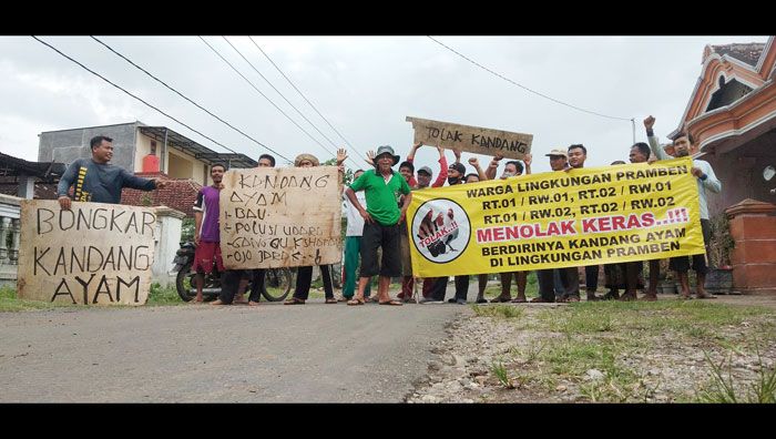 Tak Miliki Izin dan Bikin Bau, Puluhan Warga Siman Ponorogo Tuntut Pembongkaran Kandang Ayam Tak Miliki Izin dan Bikin Bau, Puluhan Warga Siman Ponorogo Tuntut Pembongkaran Kandang Ayam