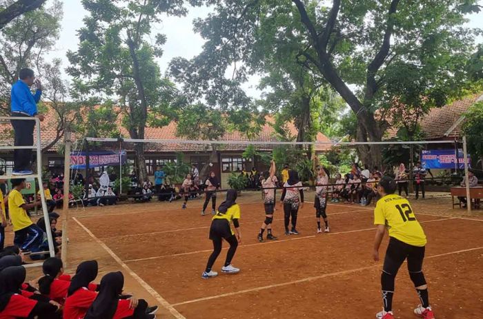 Bangkitkan Prestasi Pelajar, Polres Mojokerto Gelar Kejuaraan Bola Voli Cup XI 2022 Bangkitkan Prestasi Pelajar, Polres Mojokerto Gelar Kejuaraan Bola Voli Cup XI 2022