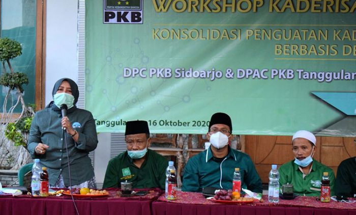 Anik Maslachah Pastikan Muslimat-Fatayat Utuh Dukung Gus Muhdlor-Subandi Anik Maslachah Pastikan Muslimat-Fatayat Utuh Dukung Gus Muhdlor-Subandi