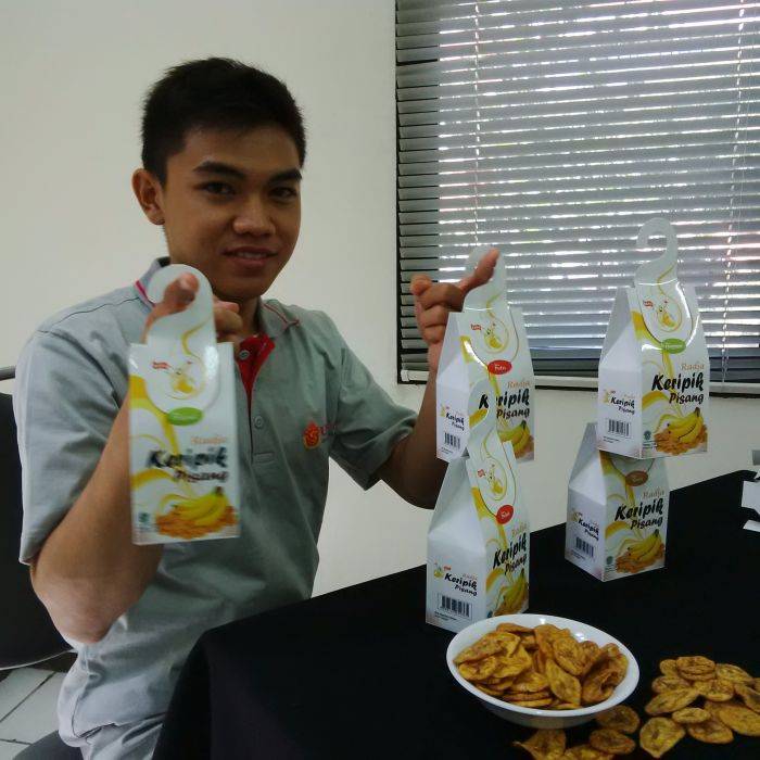 Desain Kemasan Keripik Mahasiswa Ubaya Juara Satu