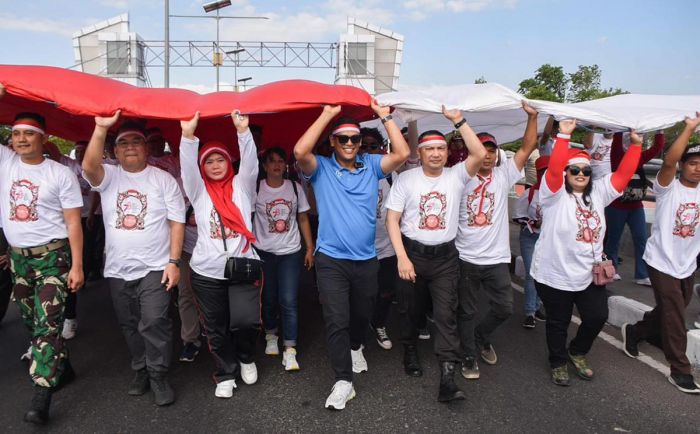 Wali Kota Kediri Kirab Bendera Merah Putih Raksasa Untuk Memeriahkan HUT ke-78 RI Wali Kota Kediri Kirab Bendera Merah Putih Raksasa Untuk Memeriahkan HUT ke-78 RI