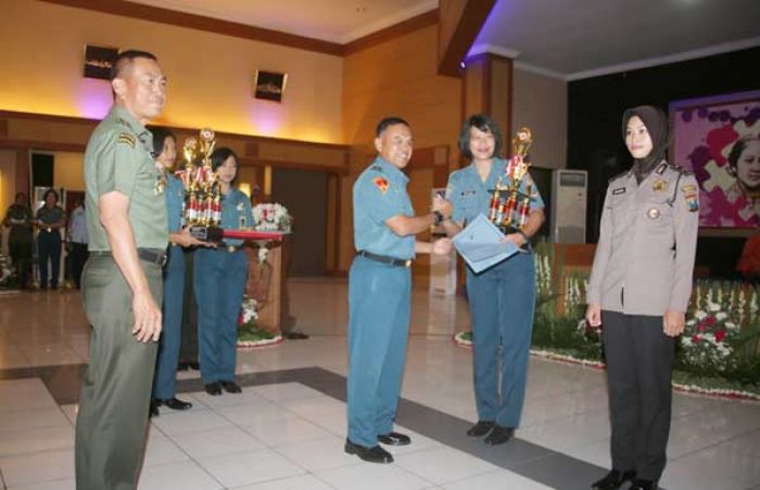 Wanita TNI Adakan Tasyakuran Peringatan Hari Kartini Wanita TNI Adakan Tasyakuran Peringatan Hari Kartini