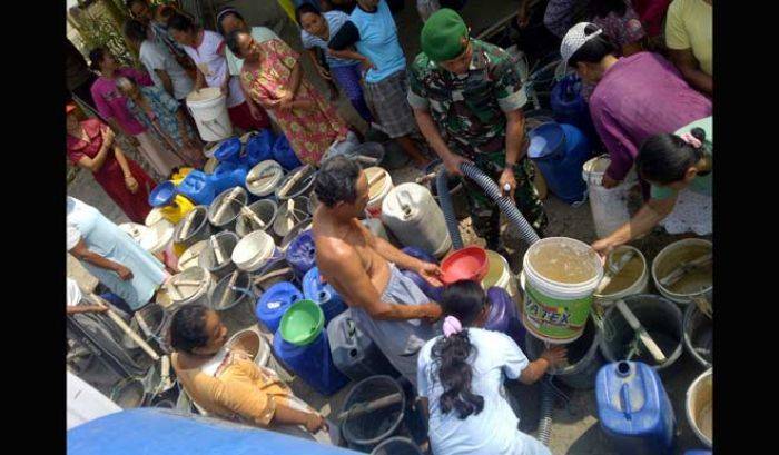 Disnakertransos Bojonegoro Siapkan Rp 80 Juta untuk Dropping Air Disnakertransos Bojonegoro Siapkan Rp 80 Juta untuk Dropping Air