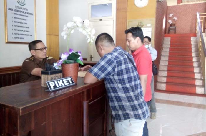 Dugaan Pungli Lapak Pasar, Kades Paciran Dilaporkan Pedagang ke Kejaksaan Dugaan Pungli Lapak Pasar, Kades Paciran Dilaporkan Pedagang ke Kejaksaan