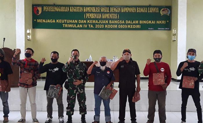 Undang Perwakilan Komunitas, Kodim 0809 Kediri Gelar Komsos Ajak Taati Protokol Kesehatan Undang Perwakilan Komunitas, Kodim 0809 Kediri Gelar Komsos Ajak Taati Protokol Kesehatan