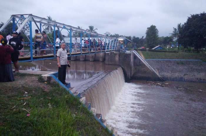 Terpeleset, Seorang Remaja Epilepsi di Lumajang Hilang Tenggelam di Sungai Bondoyudo Terpeleset, Seorang Remaja Epilepsi di Lumajang Hilang Tenggelam di Sungai Bondoyudo