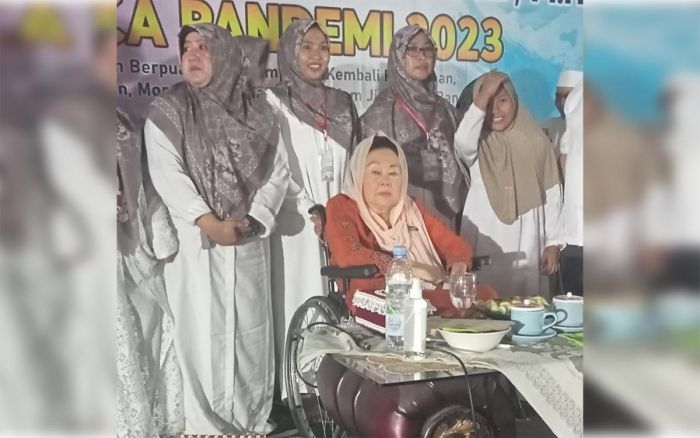 Nyai Hj. Sinta Nuriyah Wahid Buka Buka Bersama Warga Rembang Nyai Hj. Sinta Nuriyah Wahid Buka Buka Bersama Warga Rembang