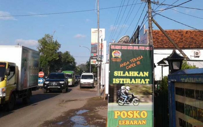 Danramil 0829/06 Tanah Merah: Manfaatkan Rest Area untuk Istirahat Sejenak Danramil 0829/06 Tanah Merah: Manfaatkan Rest Area untuk Istirahat Sejenak
