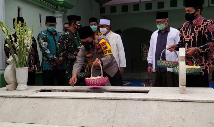 Silaturahmi ke Ponpes Jombang, Kapolda Jatim: Kami Akan Tingkatkan Operasi Yustisi Silaturahmi ke Ponpes Jombang, Kapolda Jatim: Kami Akan Tingkatkan Operasi Yustisi