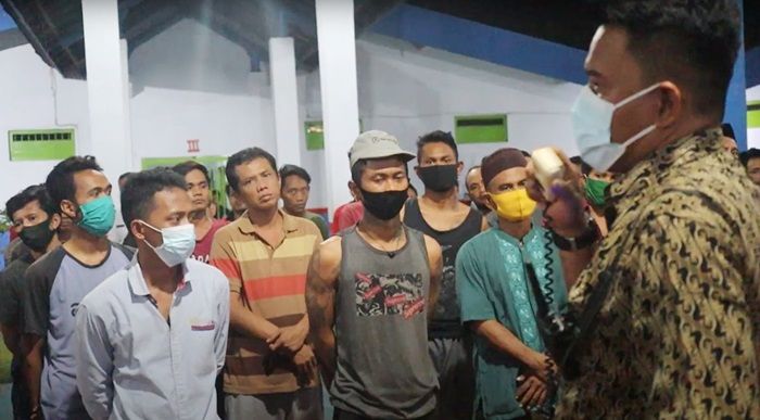Mucul Asap, Warga Binaan Lapas Surabaya Berhamburan Keluar Blok Mucul Asap, Warga Binaan Lapas Surabaya Berhamburan Keluar Blok