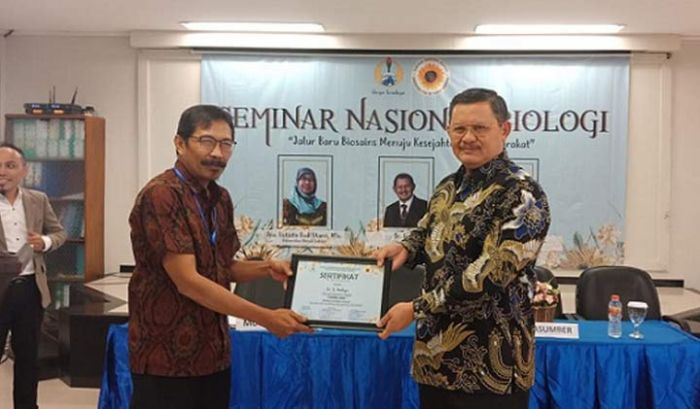 Unipa Surabaya Sukses Gelar Semnas Biologi Pertama Unipa Surabaya Sukses Gelar Semnas Biologi Pertama