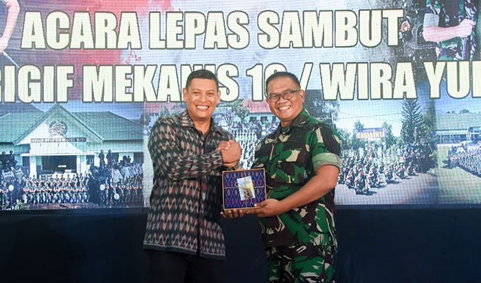 Wali Kota Kediri Hadiri Lepas Sambut Komandan Brigif Mekanis 16/Wira Yudha Wali Kota Kediri Hadiri Lepas Sambut Komandan Brigif Mekanis 16/Wira Yudha