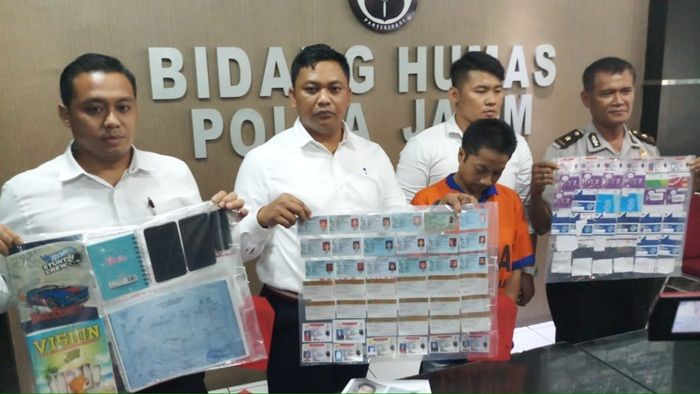 ​Bobol Kredit Pakai Dokumen Palsu, Pasutri Warga Surabaya Digelandang Polisi