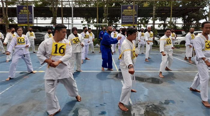 Tingkatkan Kemampuan Personelnya, Polres Batu Gelar Latihan Beladiri