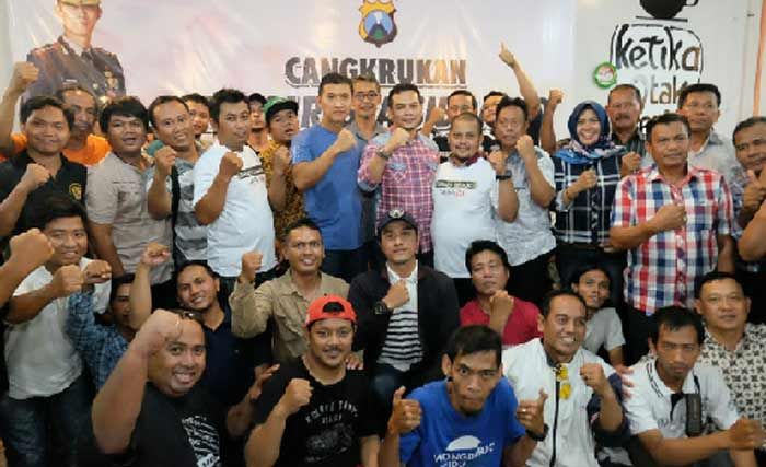 Kapolresta Sidoarjo Cangkrukan Bareng Media, Ajak Perangi Hoax Jelang Pemilu