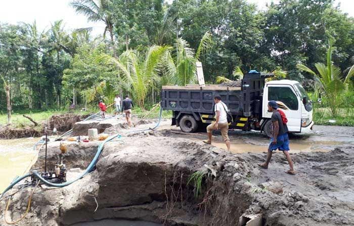 Nekat Pakai Diesel, Polres Blitar Tangkap 2 Penambang Pasir Ilegal Nekat Pakai Diesel, Polres Blitar Tangkap 2 Penambang Pasir Ilegal