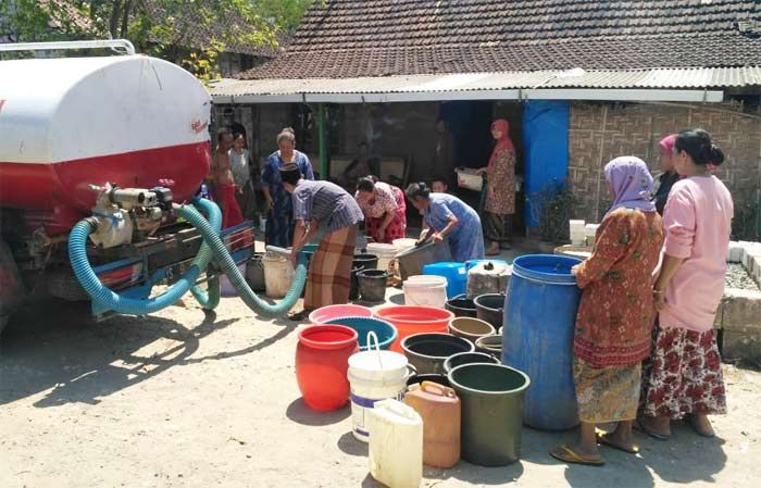 Warga Desa Sendang Terima Bantuan Air Bersih dari YPPM Al Hasanyyah Warga Desa Sendang Terima Bantuan Air Bersih dari YPPM Al Hasanyyah