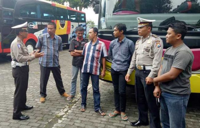 Tekan Tingginya Laka, Polres Batu Sosialisasi Keselamatan Lalin ke Sopir Bus Tekan Tingginya Laka, Polres Batu Sosialisasi Keselamatan Lalin ke Sopir Bus