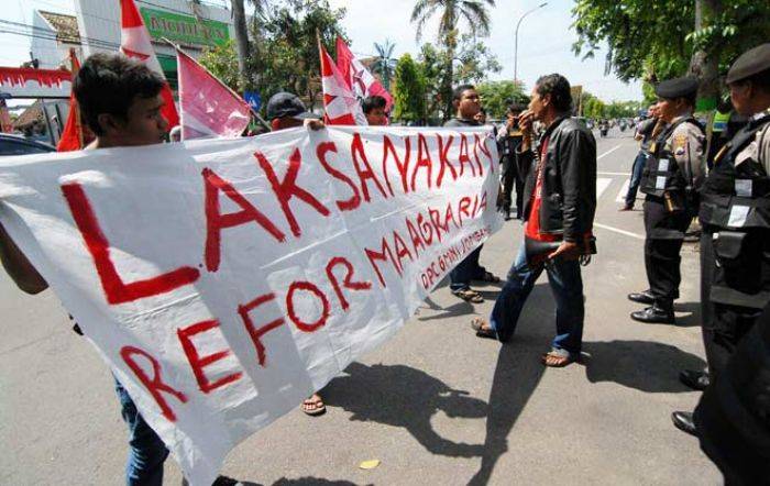 GMNI Geruduk Gedung DPRD, UU Pokok Agraria Dianggap Bertentangan GMNI Geruduk Gedung DPRD, UU Pokok Agraria Dianggap Bertentangan