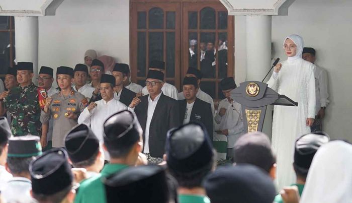 Wali Kota Kediri Ajak Santri Tulis Peradaban dan Jaga Lingkungan di Peringatan Hari Santri 2025 Wali Kota Kediri Ajak Santri Tulis Peradaban dan Jaga Lingkungan di Peringatan Hari Santri 2025
