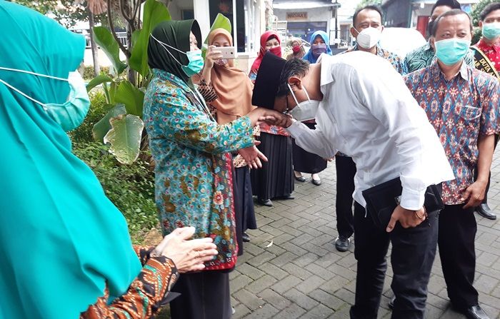 Jelang Dilantik Jadi Bupati Sidoarjo, Gus Muhdlor Minta Restu Guru Semasa SMA Jelang Dilantik Jadi Bupati Sidoarjo, Gus Muhdlor Minta Restu Guru Semasa SMA