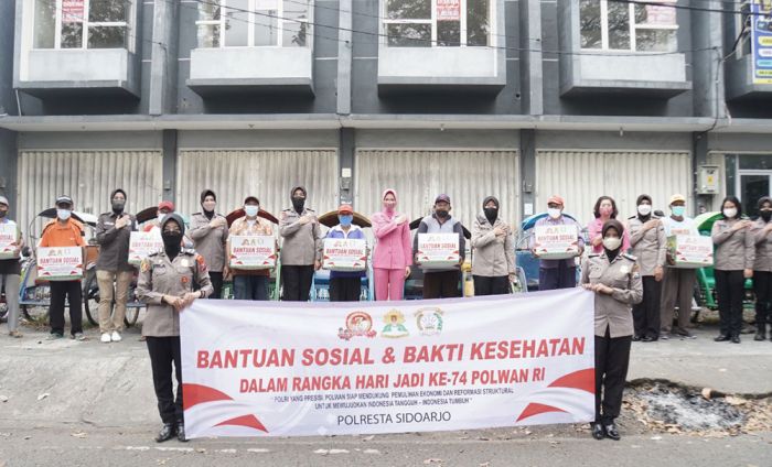 Polwan Sidoarjo Blusukan Bagikan Sembako dan Gelar Vaksinasi di Desa Pesisir Polwan Sidoarjo Blusukan Bagikan Sembako dan Gelar Vaksinasi di Desa Pesisir