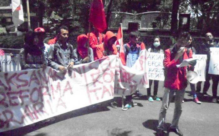 Demo di DPRD dan Kantor Bupati, Massa GMNI Desak Tuntaskan Konflik Agraria
