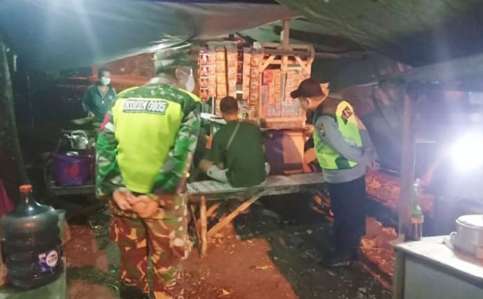Kodim Ngawi Perintahkan Seluruh Koramil Terus Lakukan Patroli Gabungan Pantau Prokes Kodim Ngawi Perintahkan Seluruh Koramil Terus Lakukan Patroli Gabungan Pantau Prokes