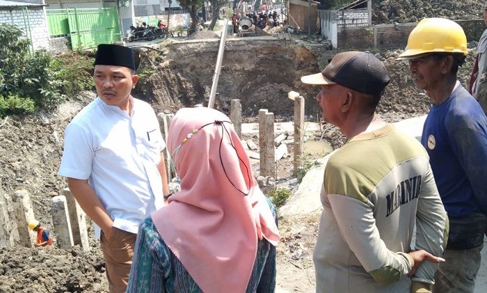 Minim Pekerja, Ketua DPRD Gresik Minta Reschedule Kontrak Kerja Proyek Jembatan Klampok Minim Pekerja, Ketua DPRD Gresik Minta Reschedule Kontrak Kerja Proyek Jembatan Klampok