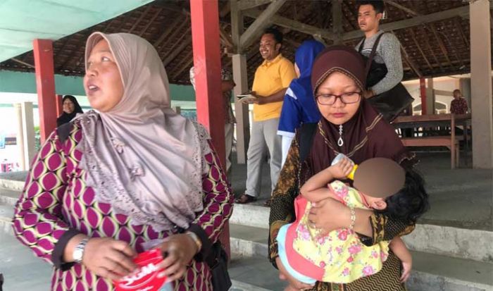 Balita yang Ditemukan 3 Hari Hidup dengan Mayat Ayahnya, Kini Dirawat Bibinya Balita yang Ditemukan 3 Hari Hidup dengan Mayat Ayahnya, Kini Dirawat Bibinya