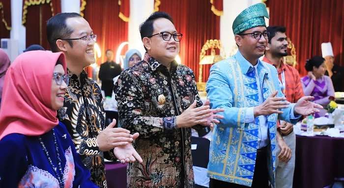 Pj Gubernur Adhy Ajak 19 Negara Peserta The 4th Summer School Nikmati Keindahan Jatim Pj Gubernur Adhy Ajak 19 Negara Peserta The 4th Summer School Nikmati Keindahan Jatim