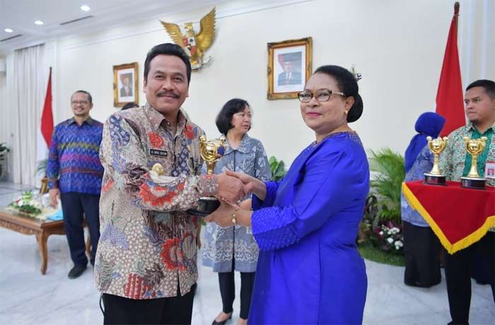 Pemkab Gresik Sabet Penghargaan APE Tingkat Nasional Pemkab Gresik Sabet Penghargaan APE Tingkat Nasional